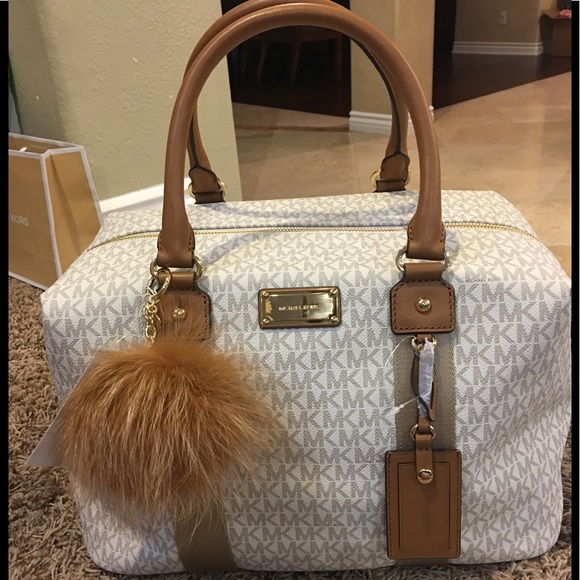 Michael Kors Travel Weekender in Vanilla/Acorn - Picture 8 of 8